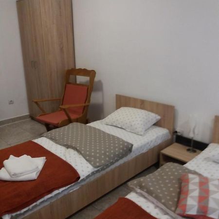 Cazare Neu-Arad Autostrada Apartment Luaran gambar